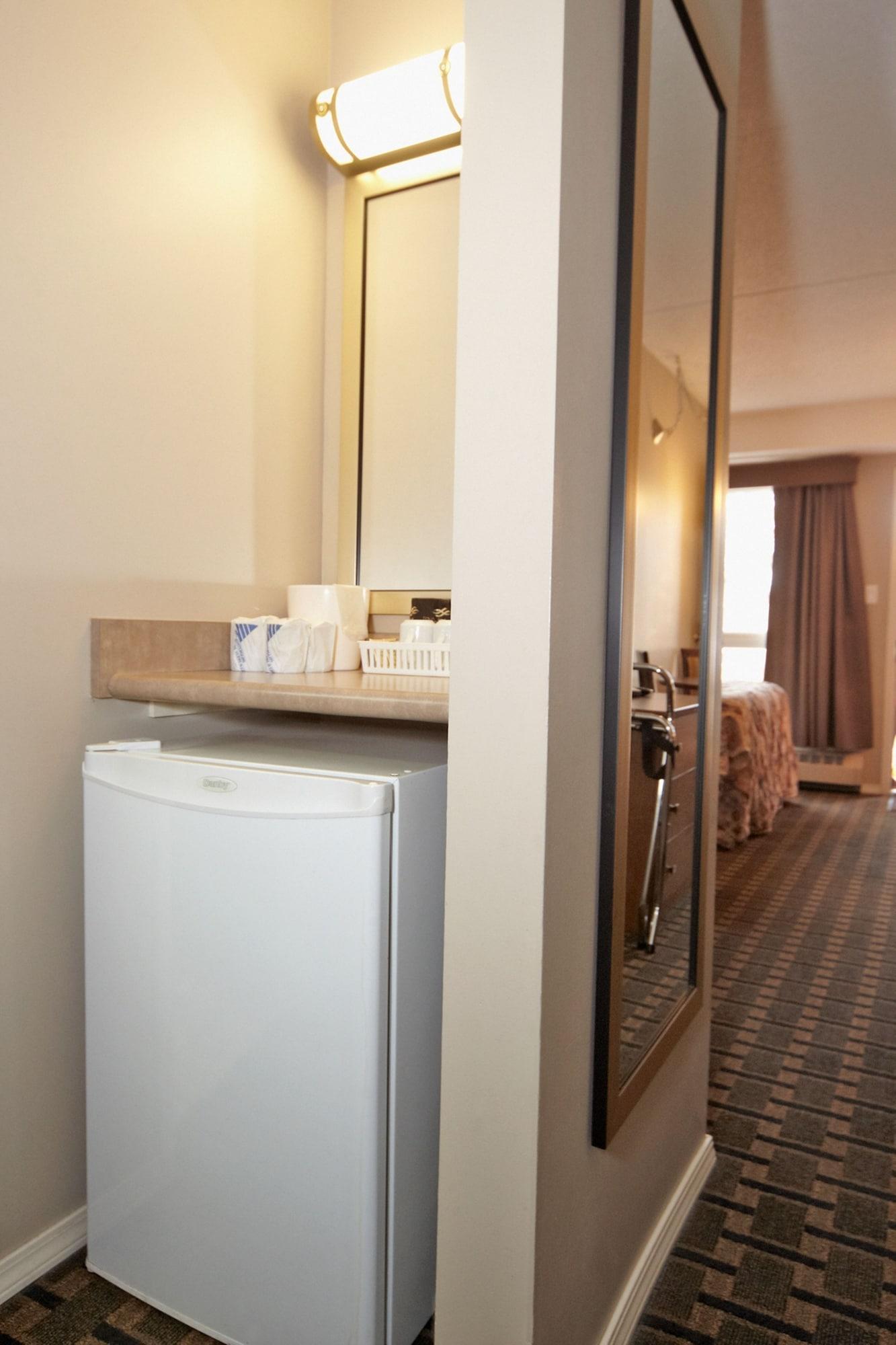 Colonial Square Inn & Suites Saskatoon Zewnętrze zdjęcie