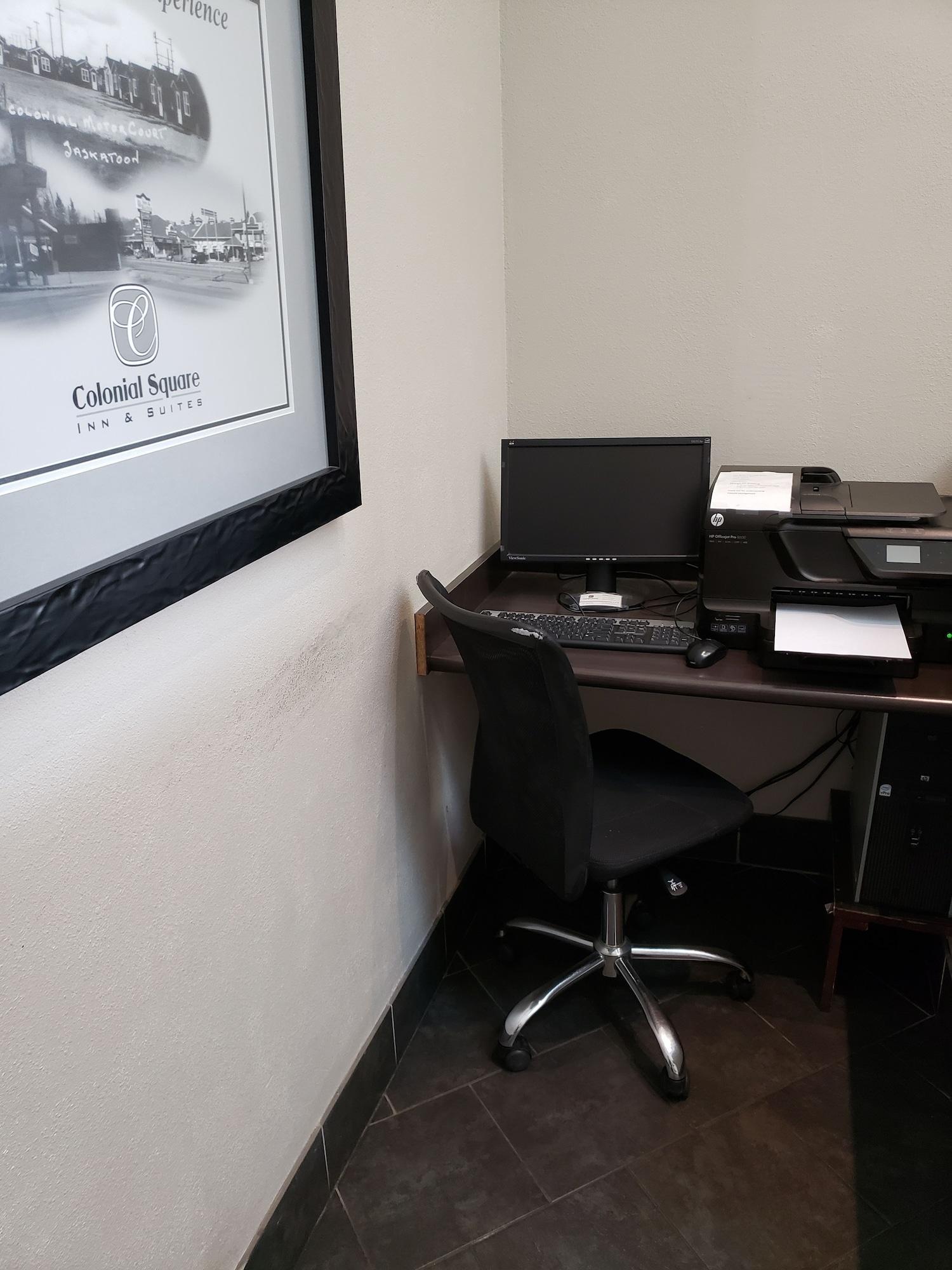 Colonial Square Inn & Suites Saskatoon Zewnętrze zdjęcie