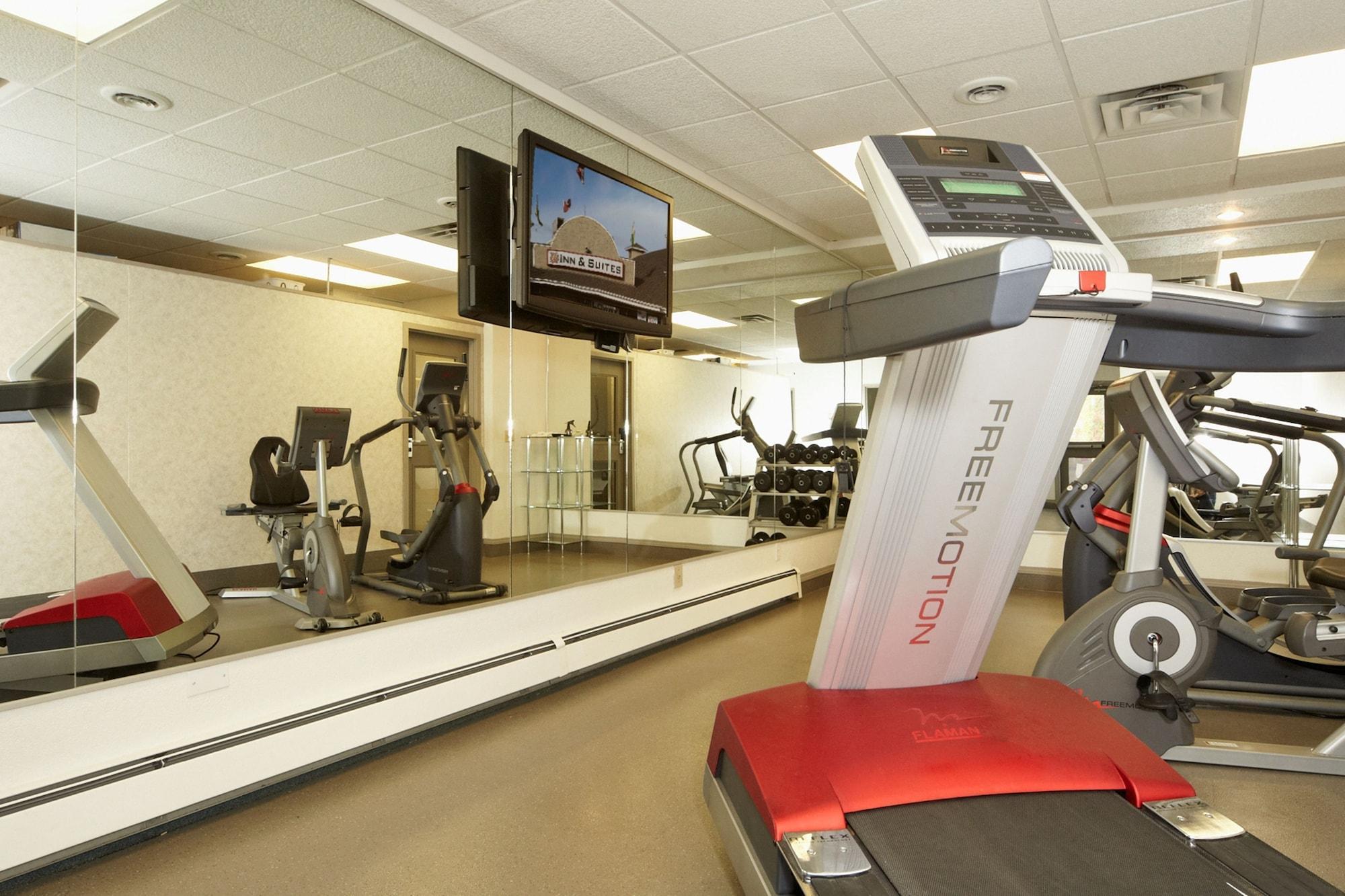 Colonial Square Inn & Suites Saskatoon Zewnętrze zdjęcie